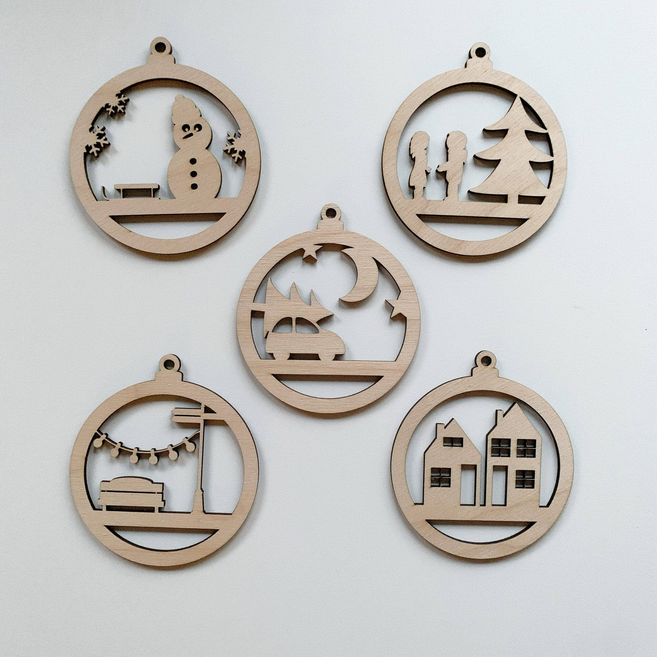 Houten kerstballen set winterdorp