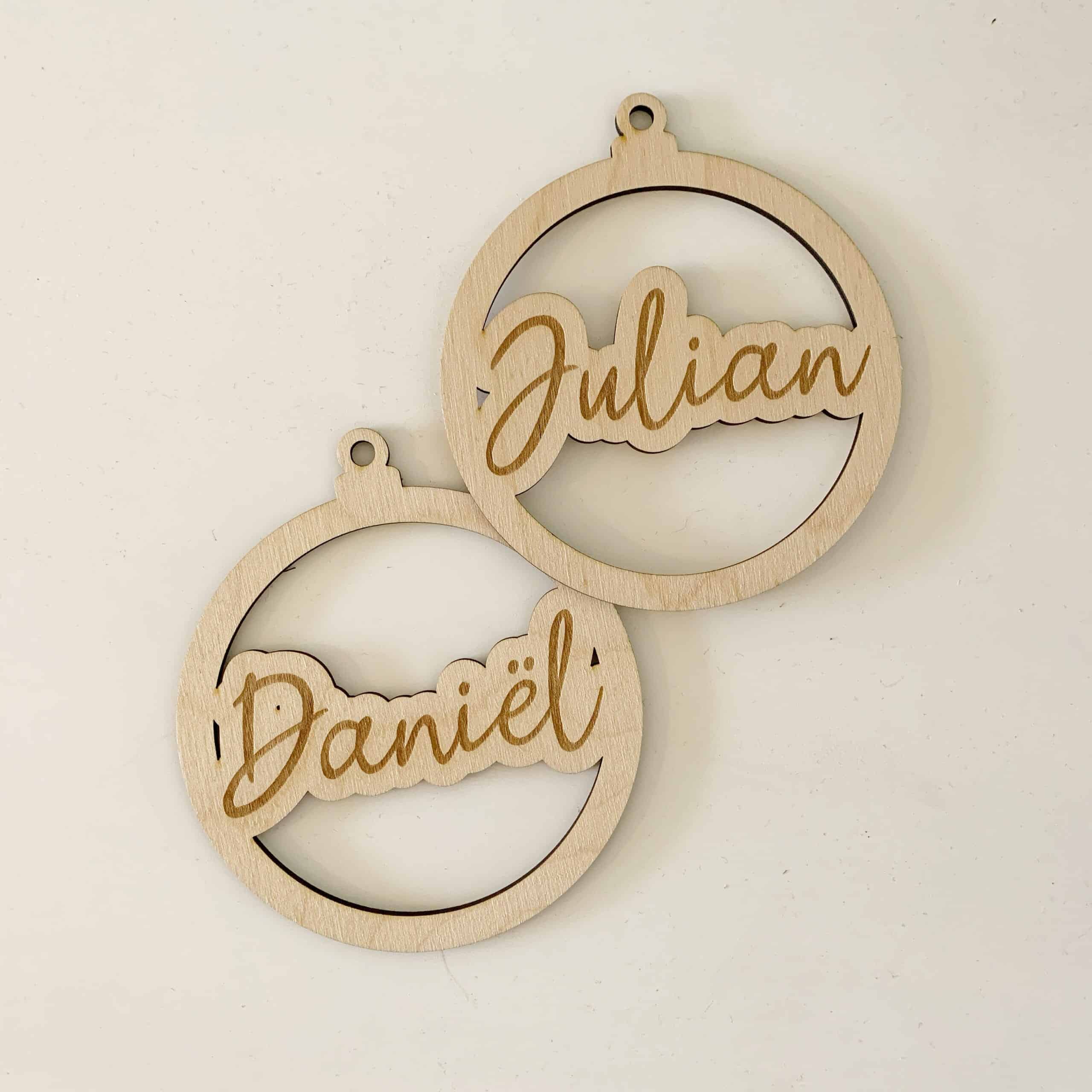 Houten kerstbal met naam