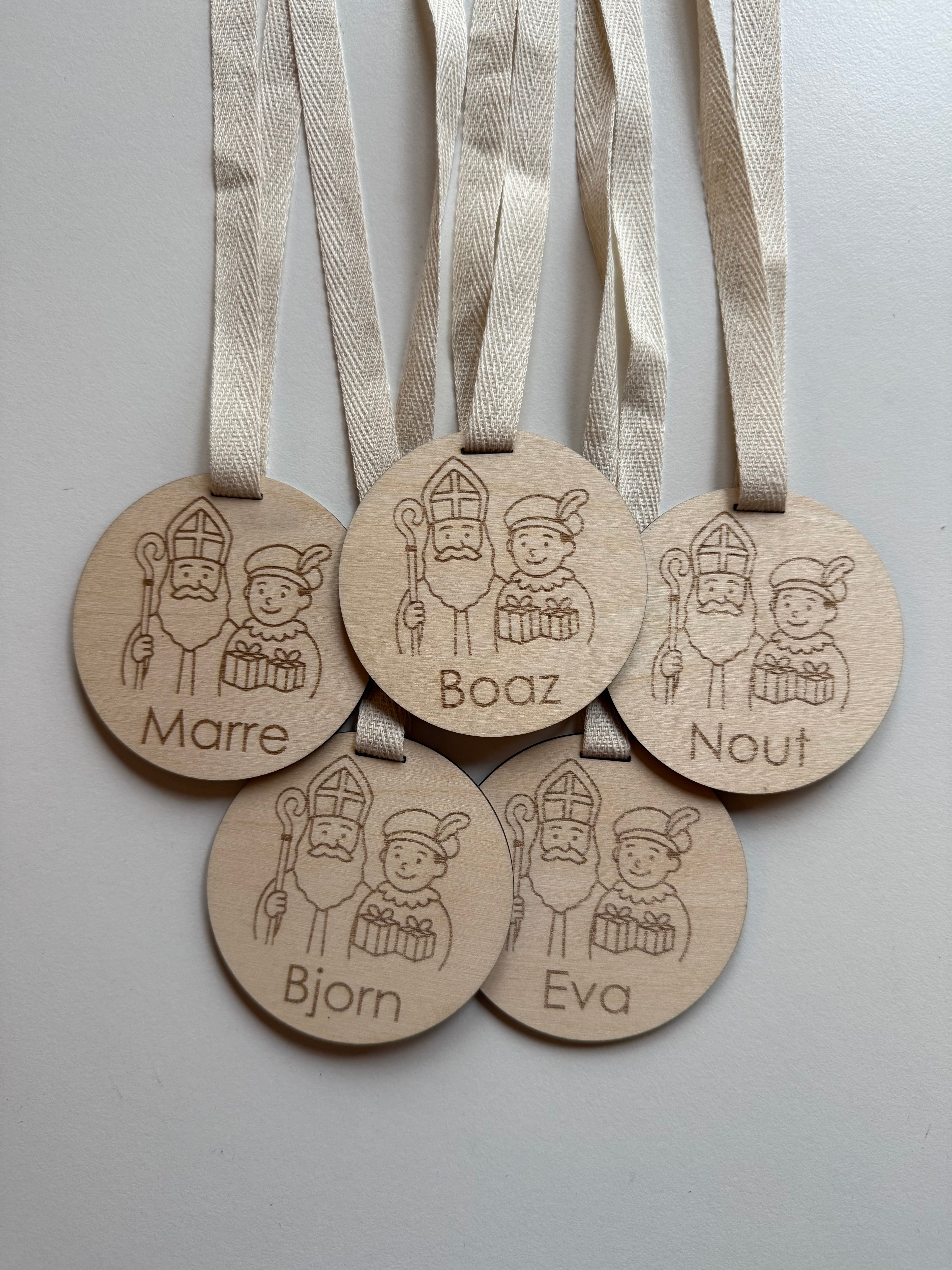 Sinterklaas en piet medailles met naam