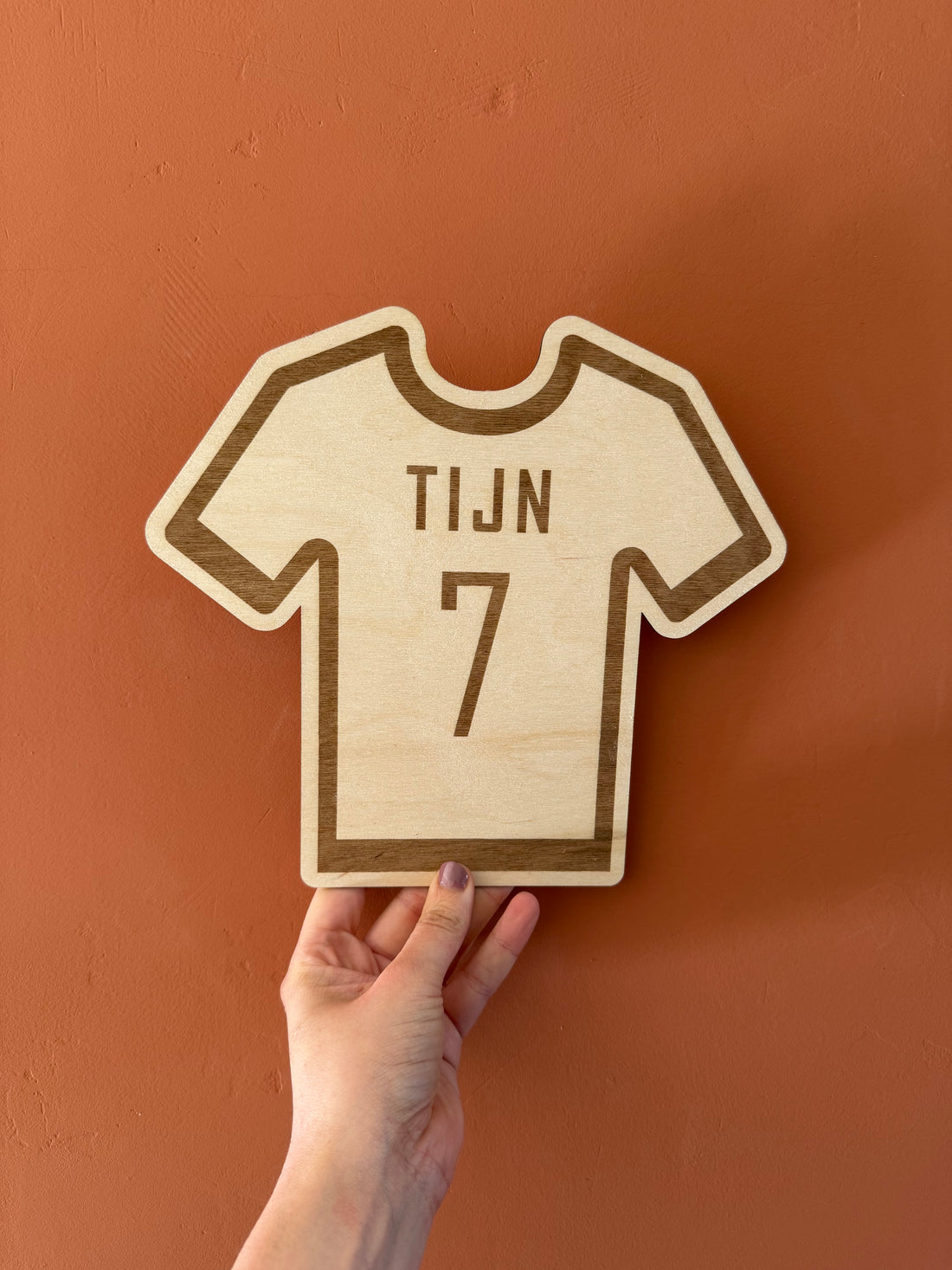 Houten voetbalshirt met naam en rugnummer