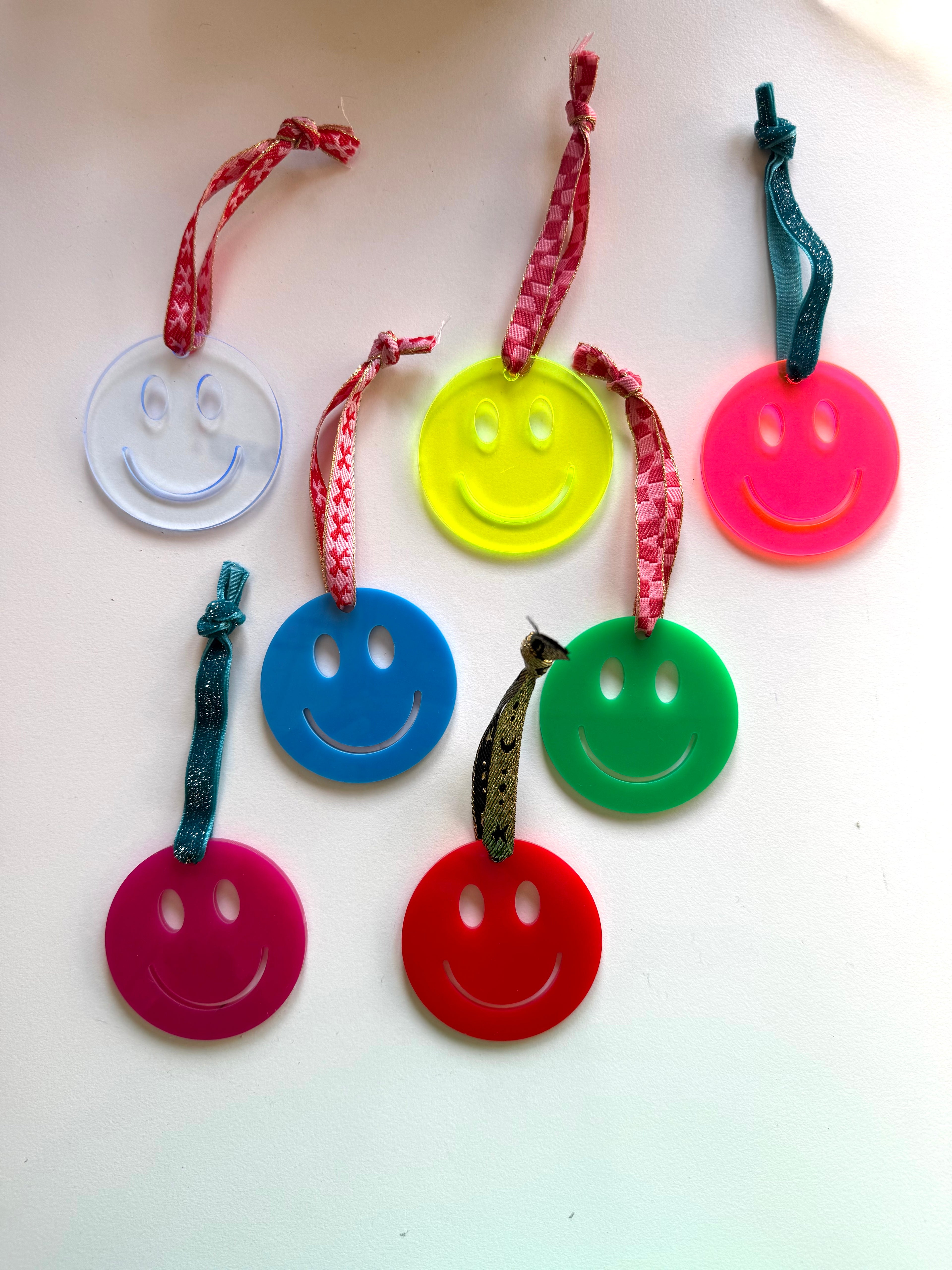 Smiley tashanger, kerstboomhanger, paastakhanger acryl