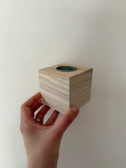 Houten waxinelichthouder blok met tekst naar keuze