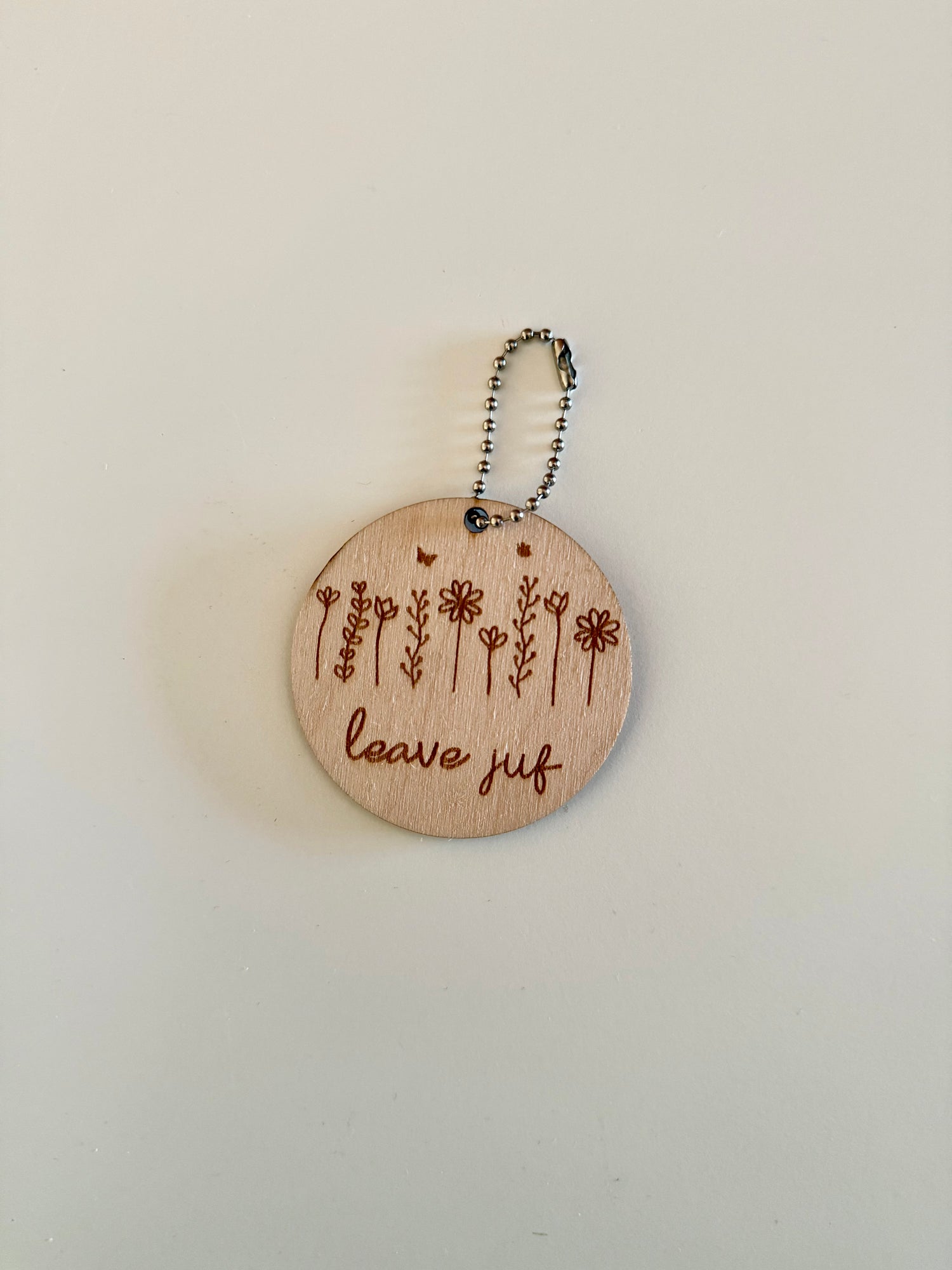 Sleutelhanger of tashanger leave juf rond (Fries)