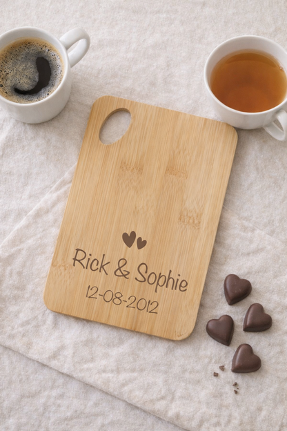 Gegraveerde borrelplank met namen en datum