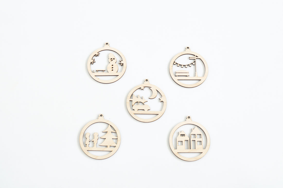 Houten kerstballen set winterdorp