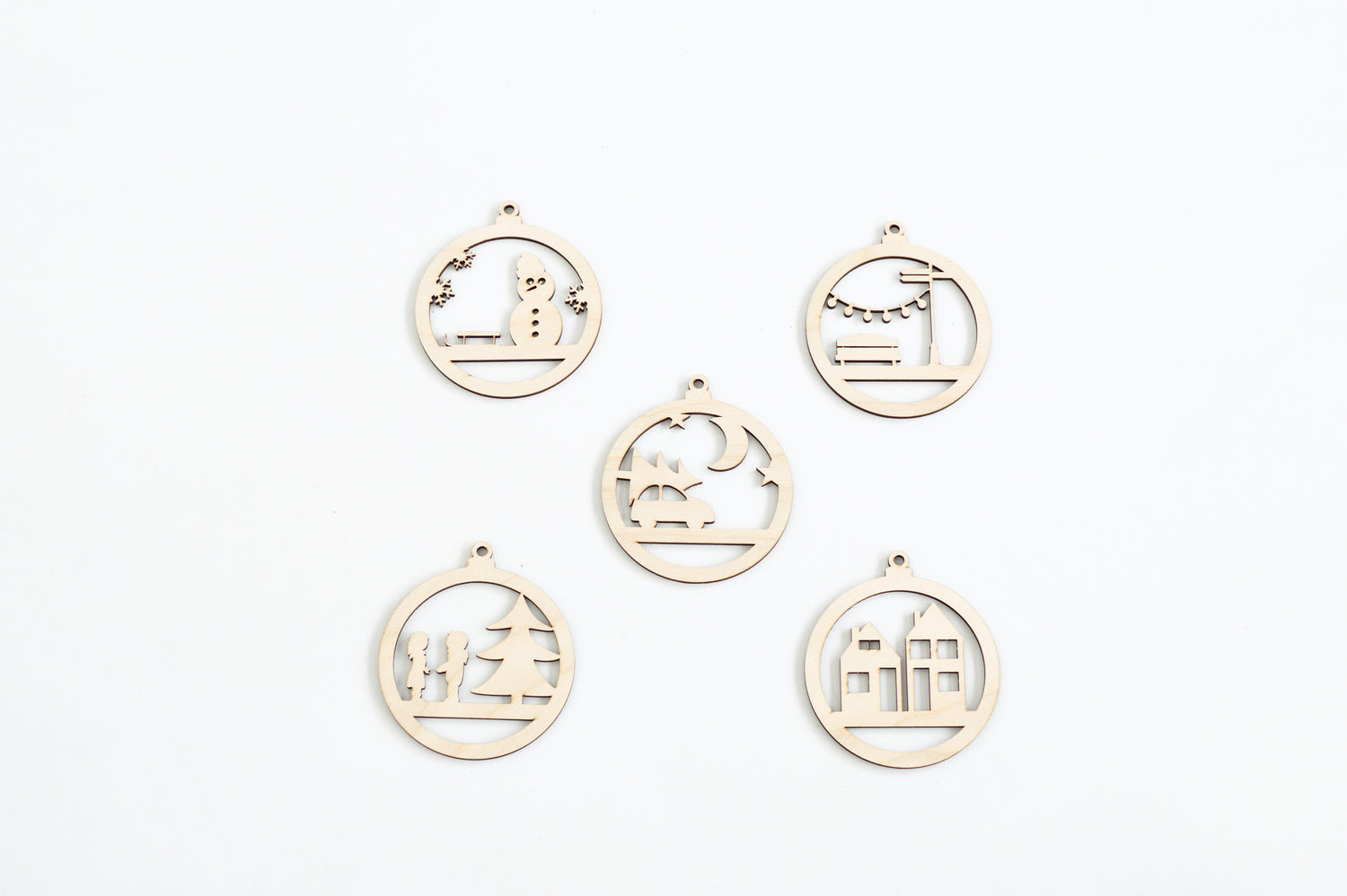 Houten kerstballen set winterdorp