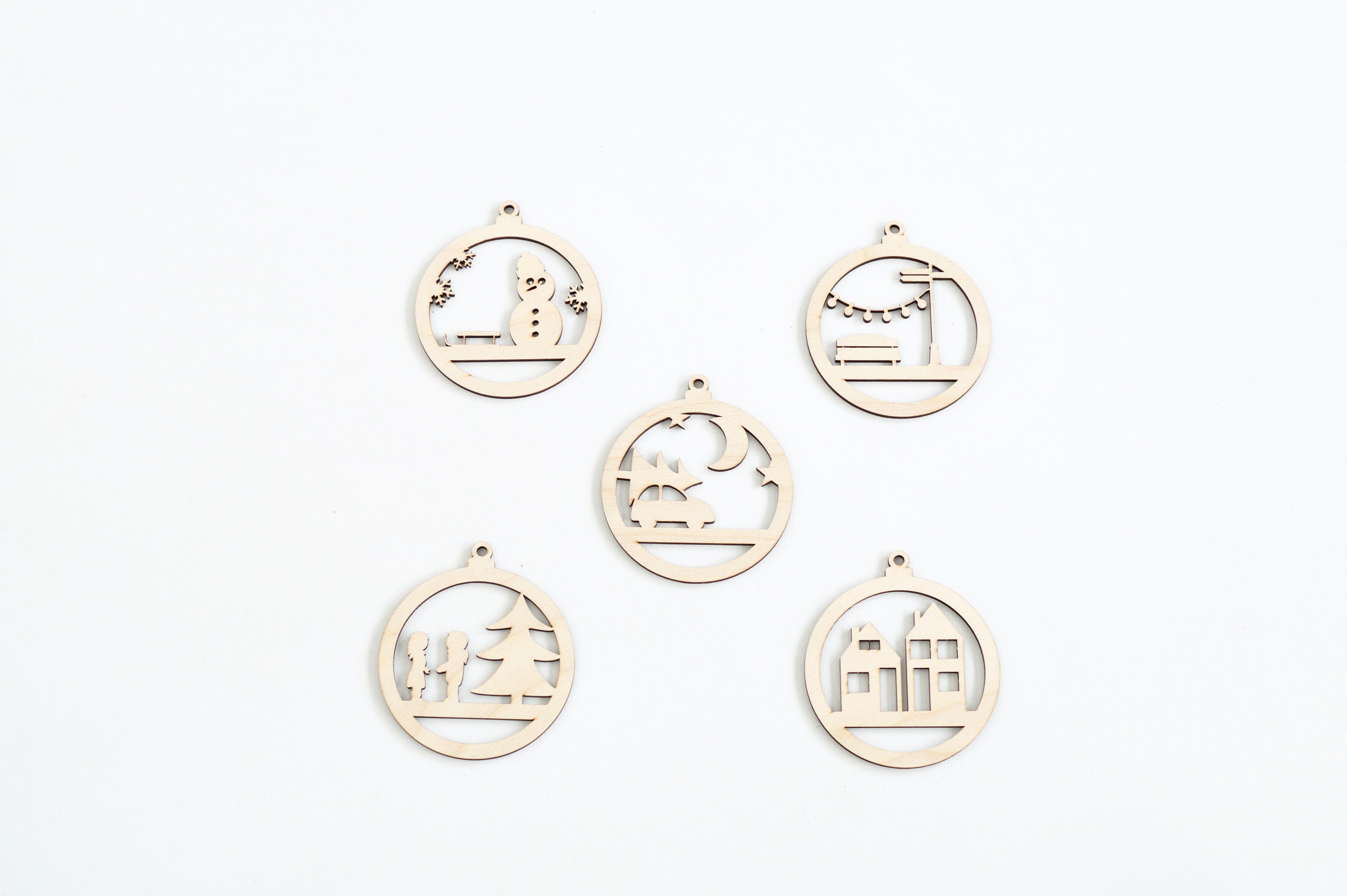 Houten kerstballen set winterdorp