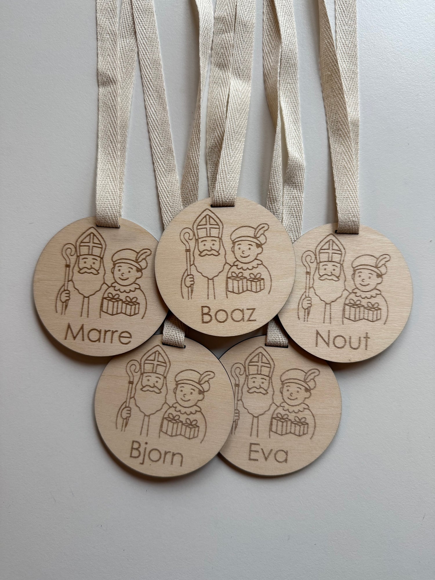 Sinterklaas en piet medailles met naam