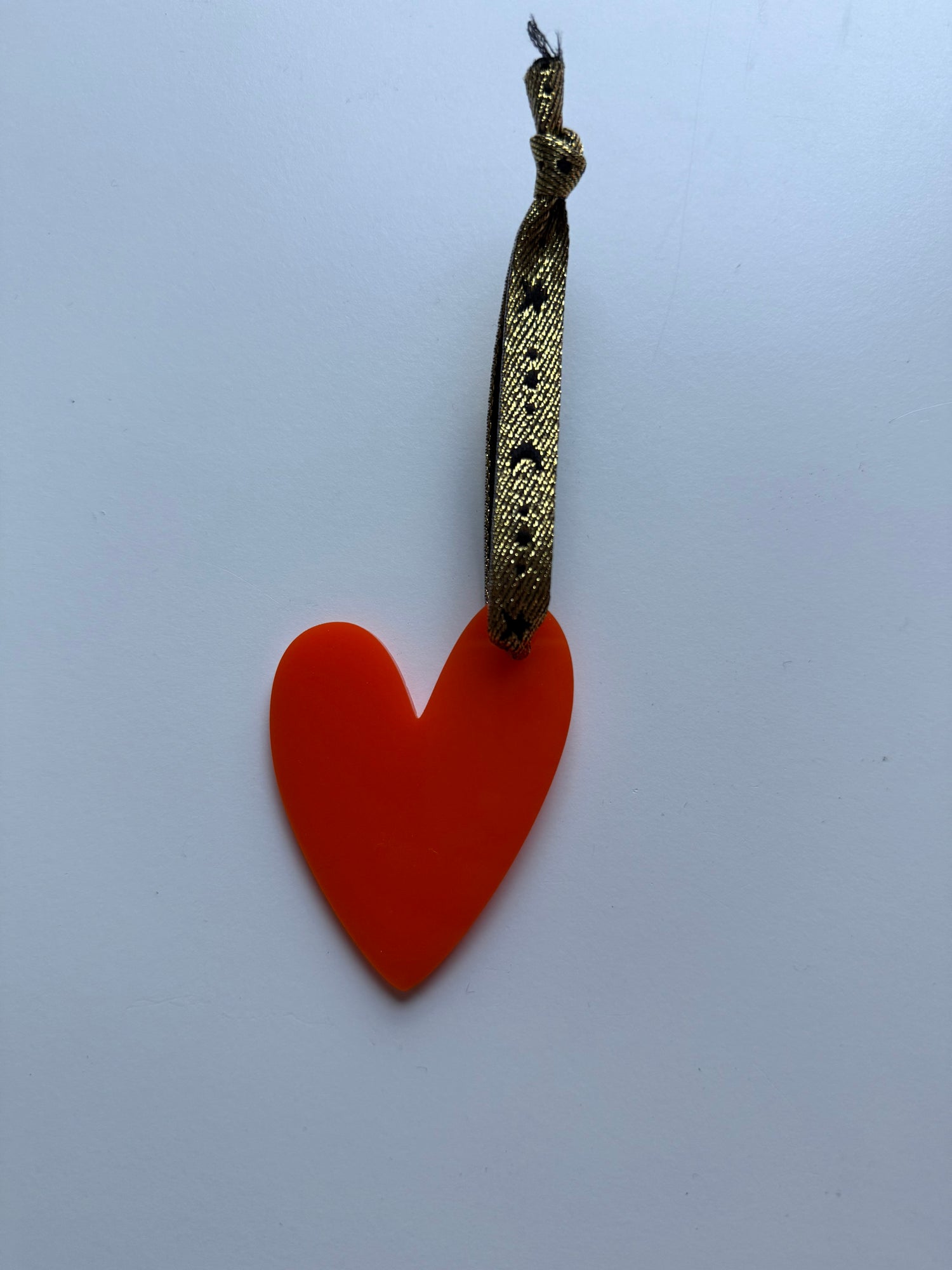 1 + 1 gratis: Vrolijke kersthangers diverse kleuren en vormen