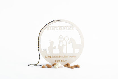 Raam hanger Sint &amp; Piet met naam