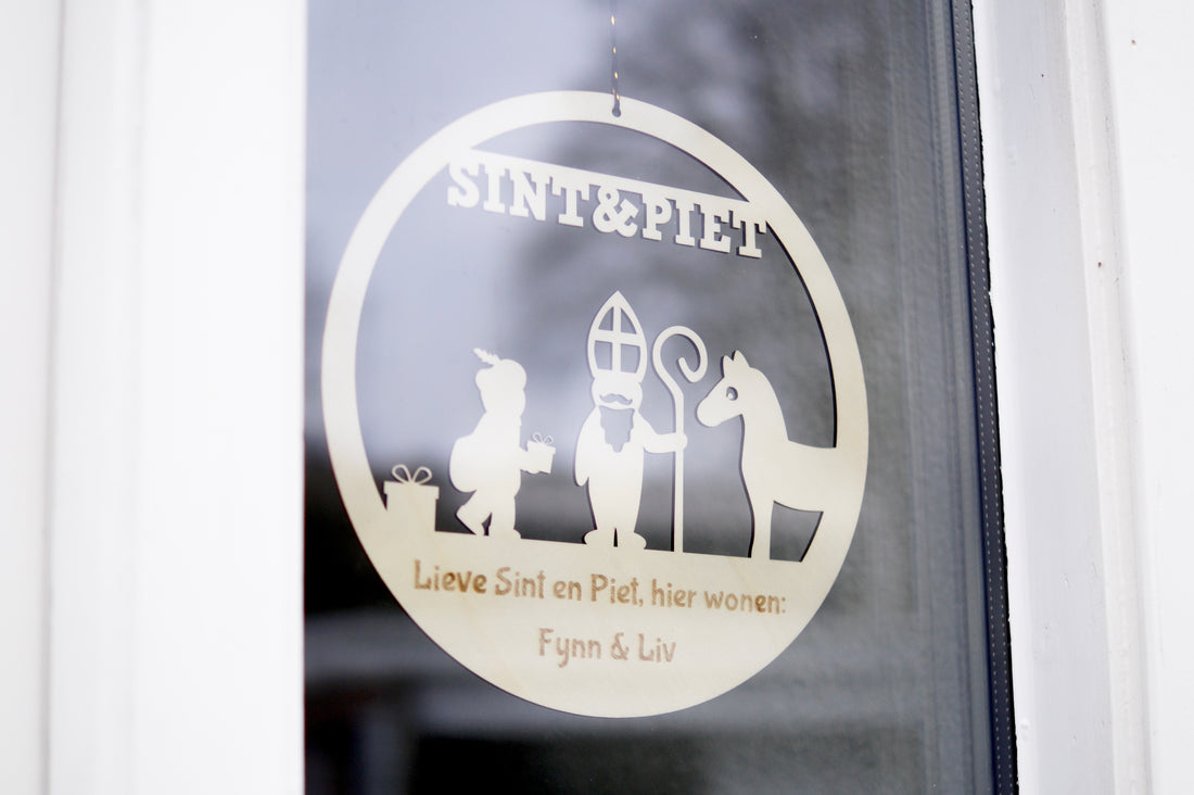 Raam hanger Sint &amp; Piet met naam
